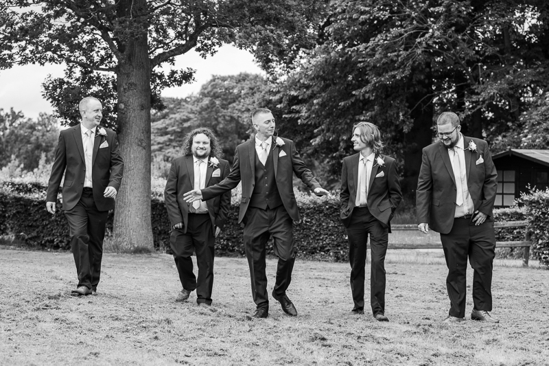 042_groomsmen5_bw