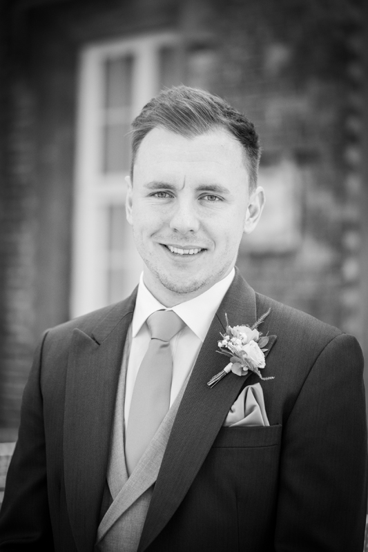 019_groom1_bw