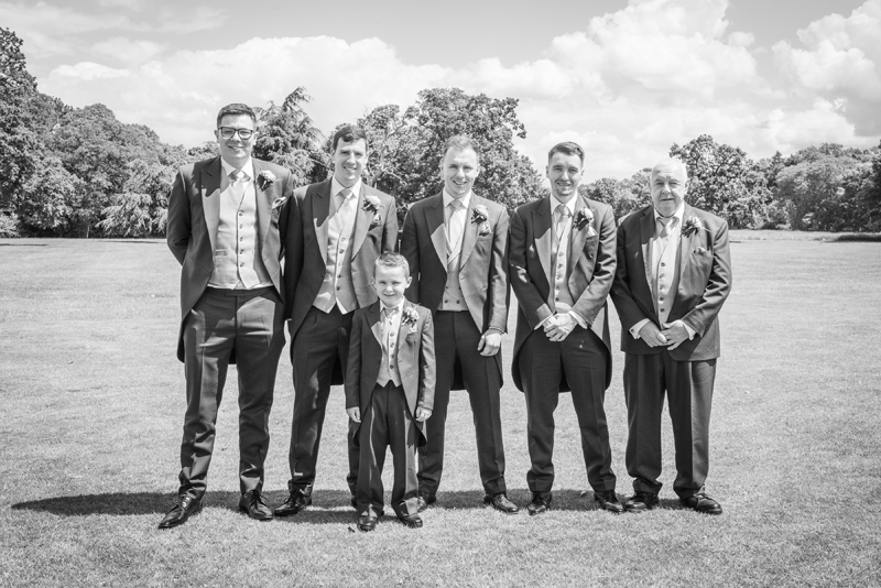 034_groomsmen3_bw