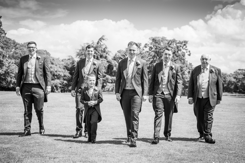 039_groomsmen6_bw