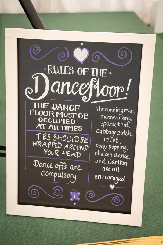 037_dancefloor_sign