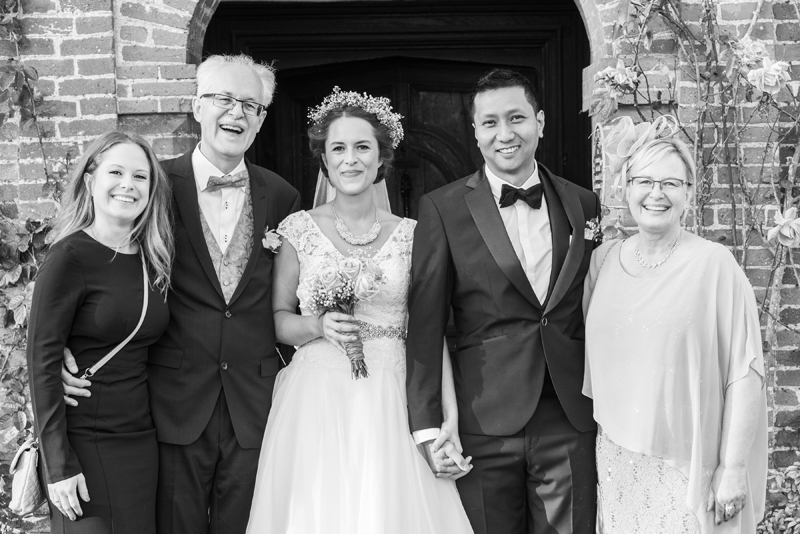 006_brides_family4_bw