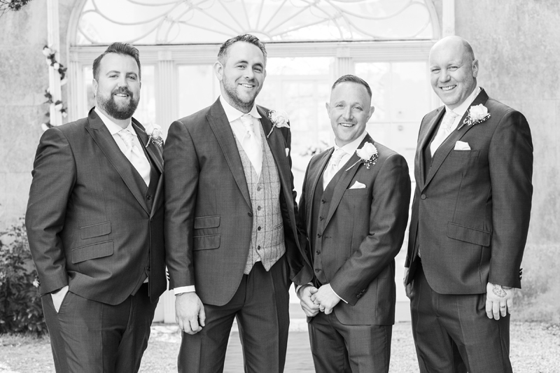 055_groomsmen3_bw