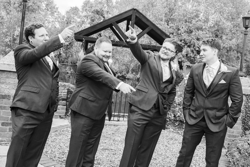 059_groomsmen5_bw