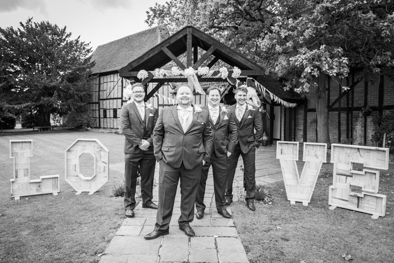 069_groomsmen7_bw