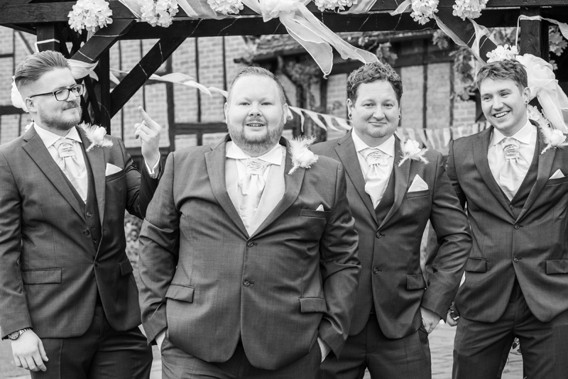 072_groomsmen9_bw