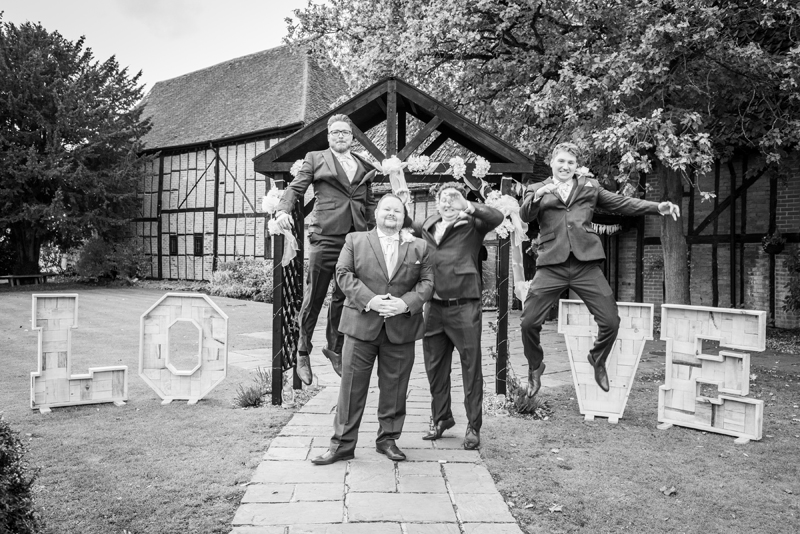 074_groomsmen10_bw